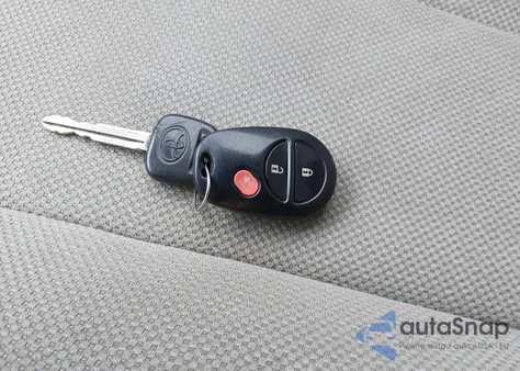 2011 Toyota Sienna Base V6 z USA, uszkodzony, nr VIN 5TDZK3DC1BS026467